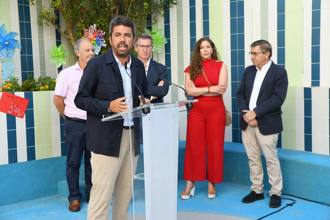 Así ha sido la visita de Feijóo a la escuela infantil Garabatos de Alicante