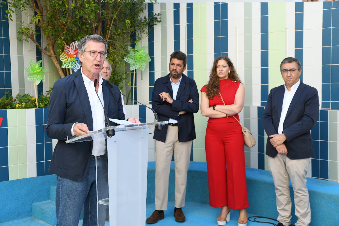 Así ha sido la visita de Feijóo a la escuela infantil Garabatos de Alicante