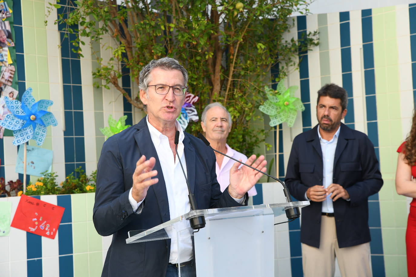 Así ha sido la visita de Feijóo a la escuela infantil Garabatos de Alicante