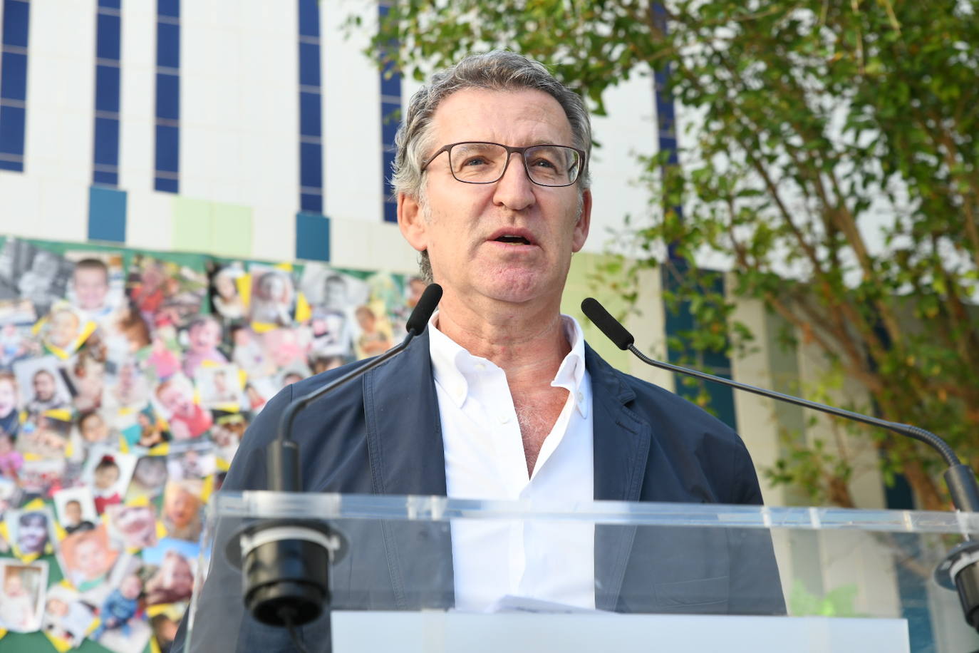 Así ha sido la visita de Feijóo a la escuela infantil Garabatos de Alicante