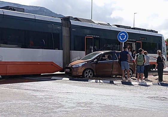 Accidente en la avenida Joan Fuster en Dénia.