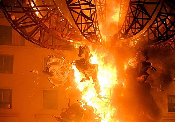 Cremà de las Hogueras de San Juan.