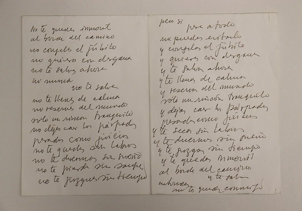 Versión manuscrita del poema 'No te salves' (1987) de Mario Benedetti.
