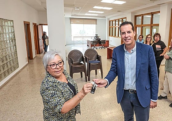 Entrega de llaves del local para la AFA.