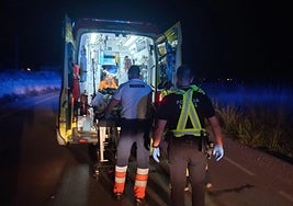 Ambulancia atendiendo al herido.