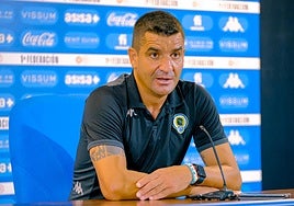 Rubén Torrecilla, durante una rueda de prensa en el Rico Pérez.