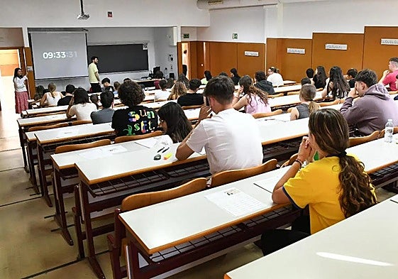 Examen en el aulario 2 de la UA, donde se realizan las pruebas de la JQCV.