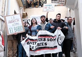 Una protesta antidesahucios en Alicante.