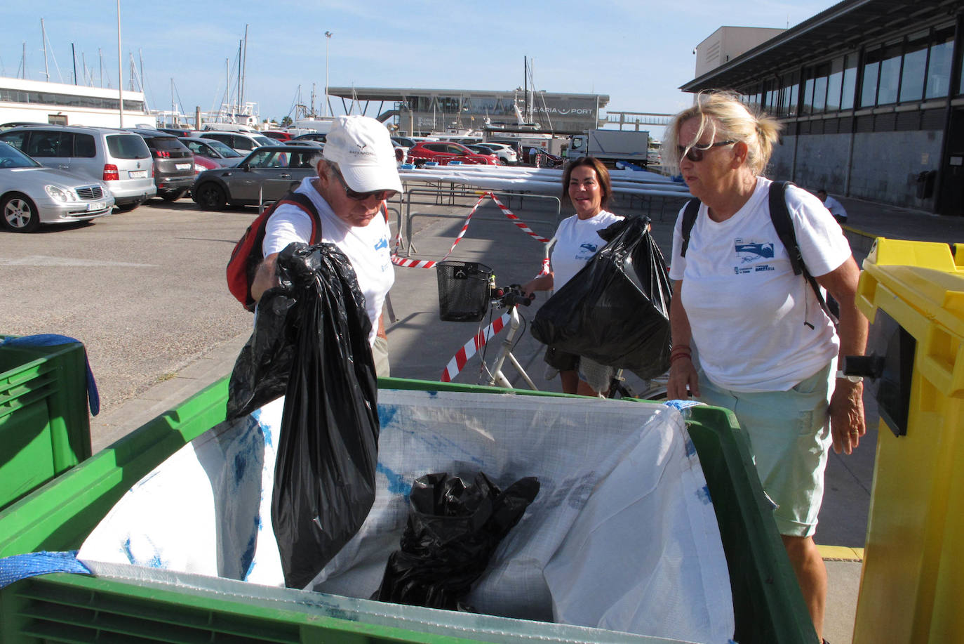 Dénia se vuelca con la limpieza de los fondos marinos