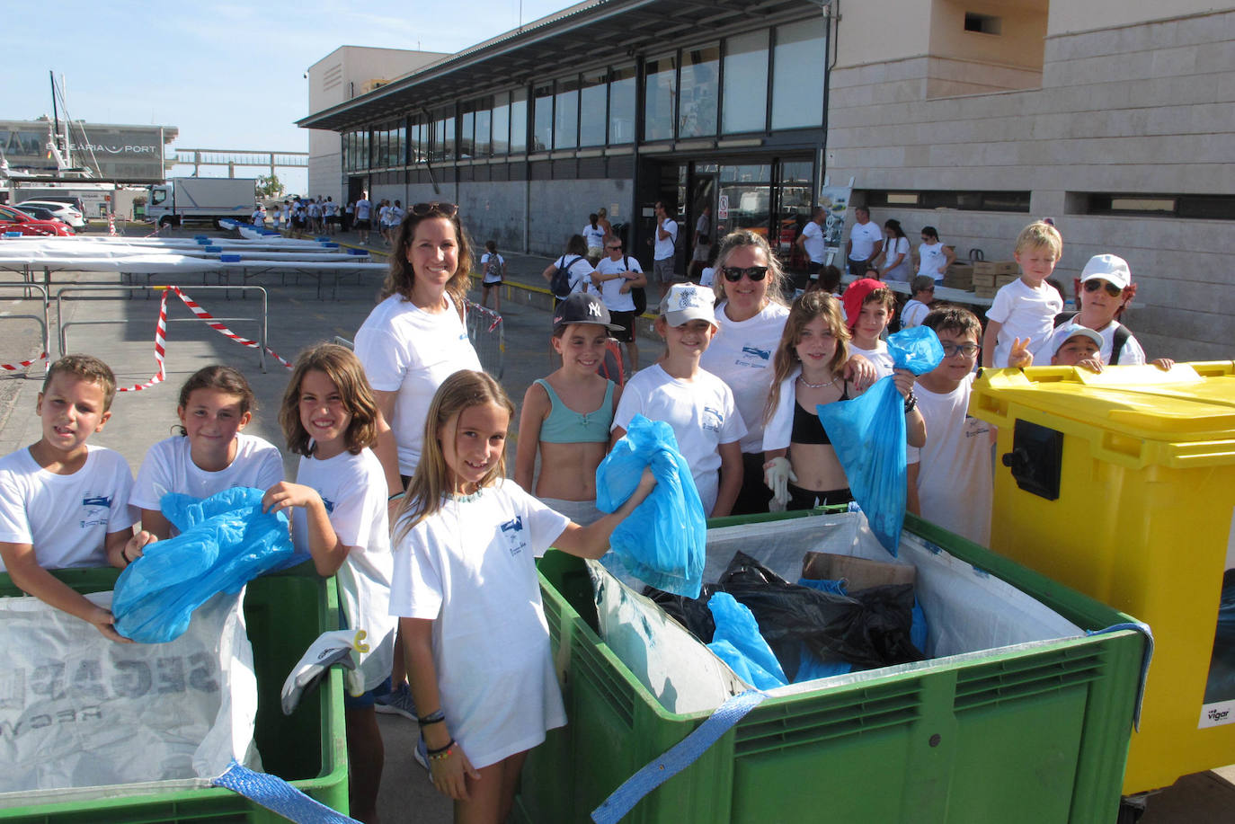 Dénia se vuelca con la limpieza de los fondos marinos