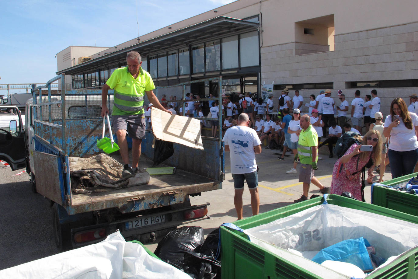 Dénia se vuelca con la limpieza de los fondos marinos