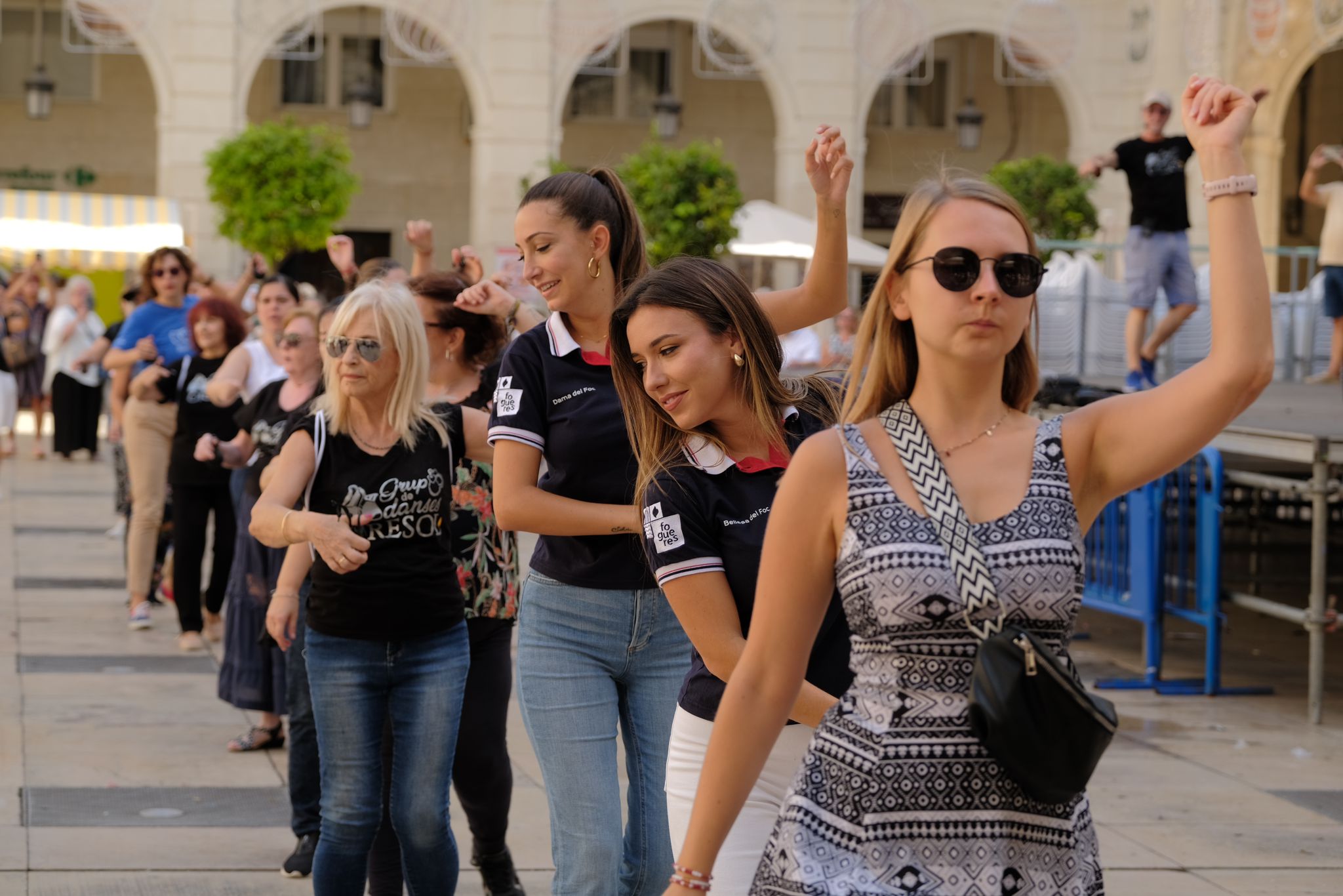 Alicante recupera sus danzas tradicionales por el 9 d&#039;Octubre