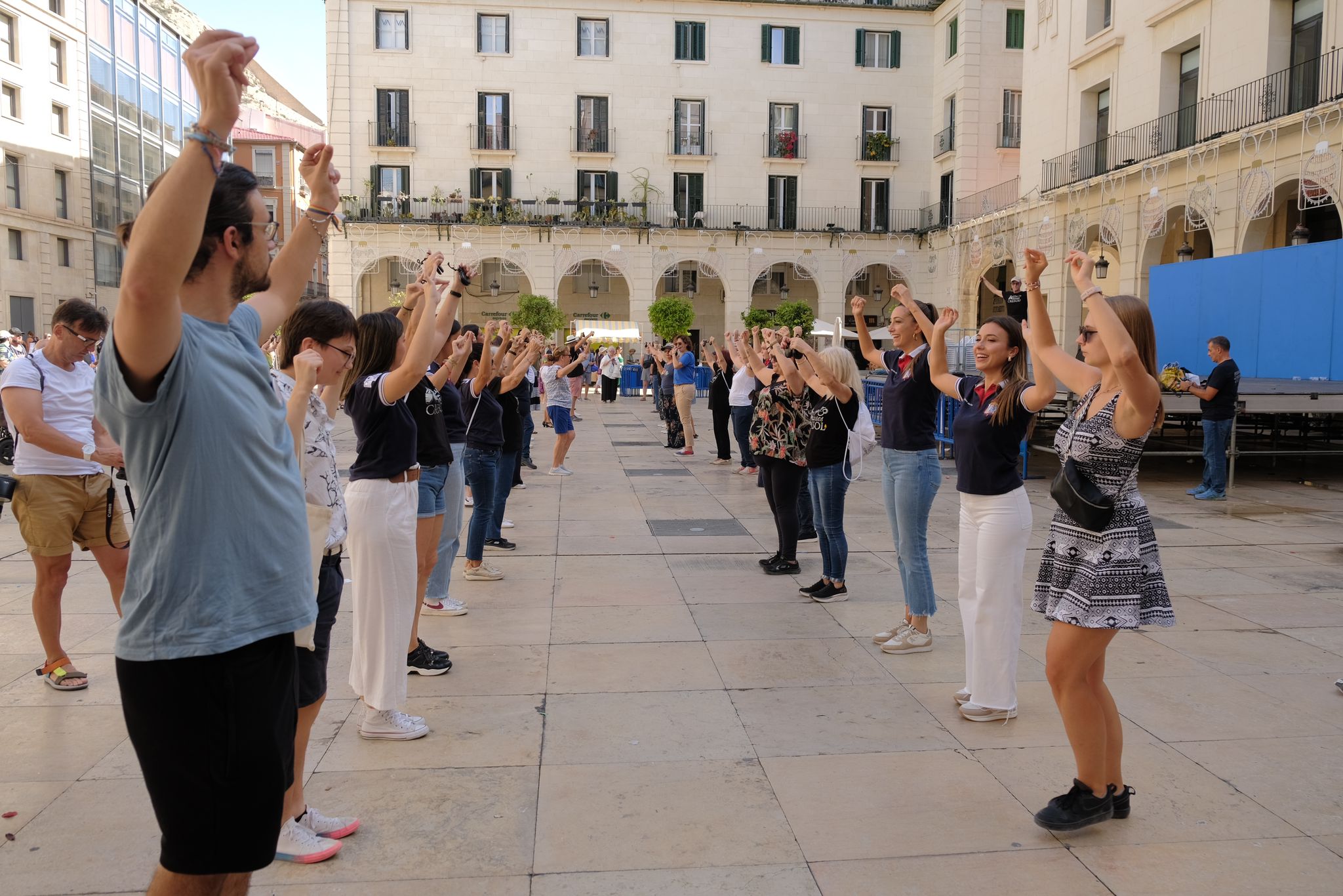 Alicante recupera sus danzas tradicionales por el 9 d&#039;Octubre