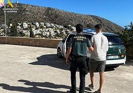 Momento de la detención a cargo de la Guardia Civil.