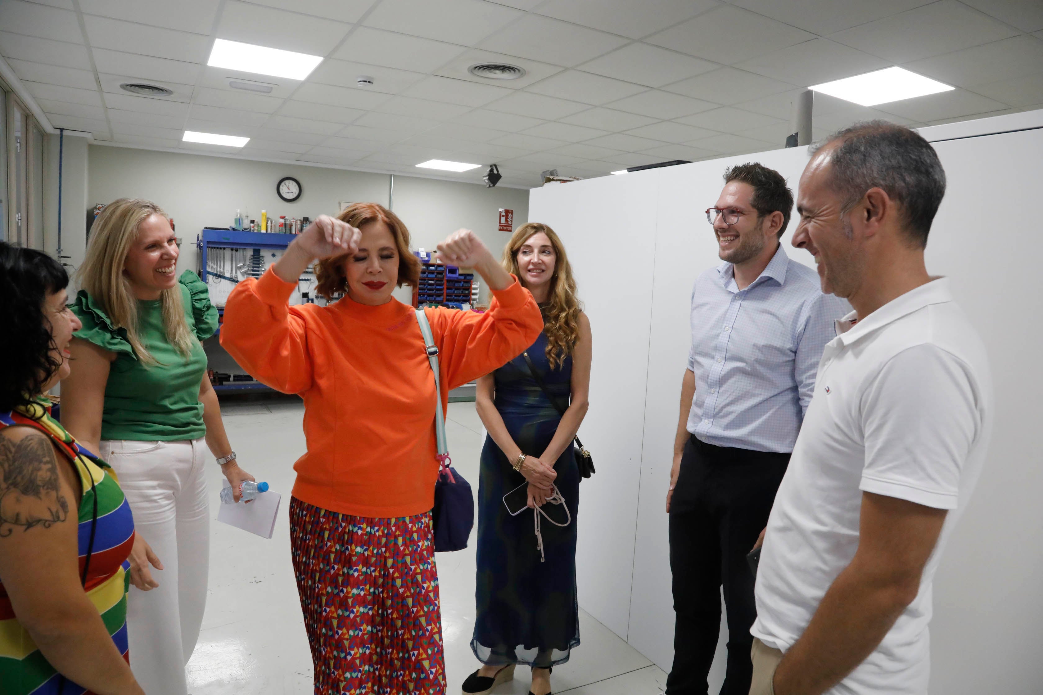 La nueva colección de carros de la compra de Rolser diseñados por Agatha Ruiz de la Prada, en imágenes