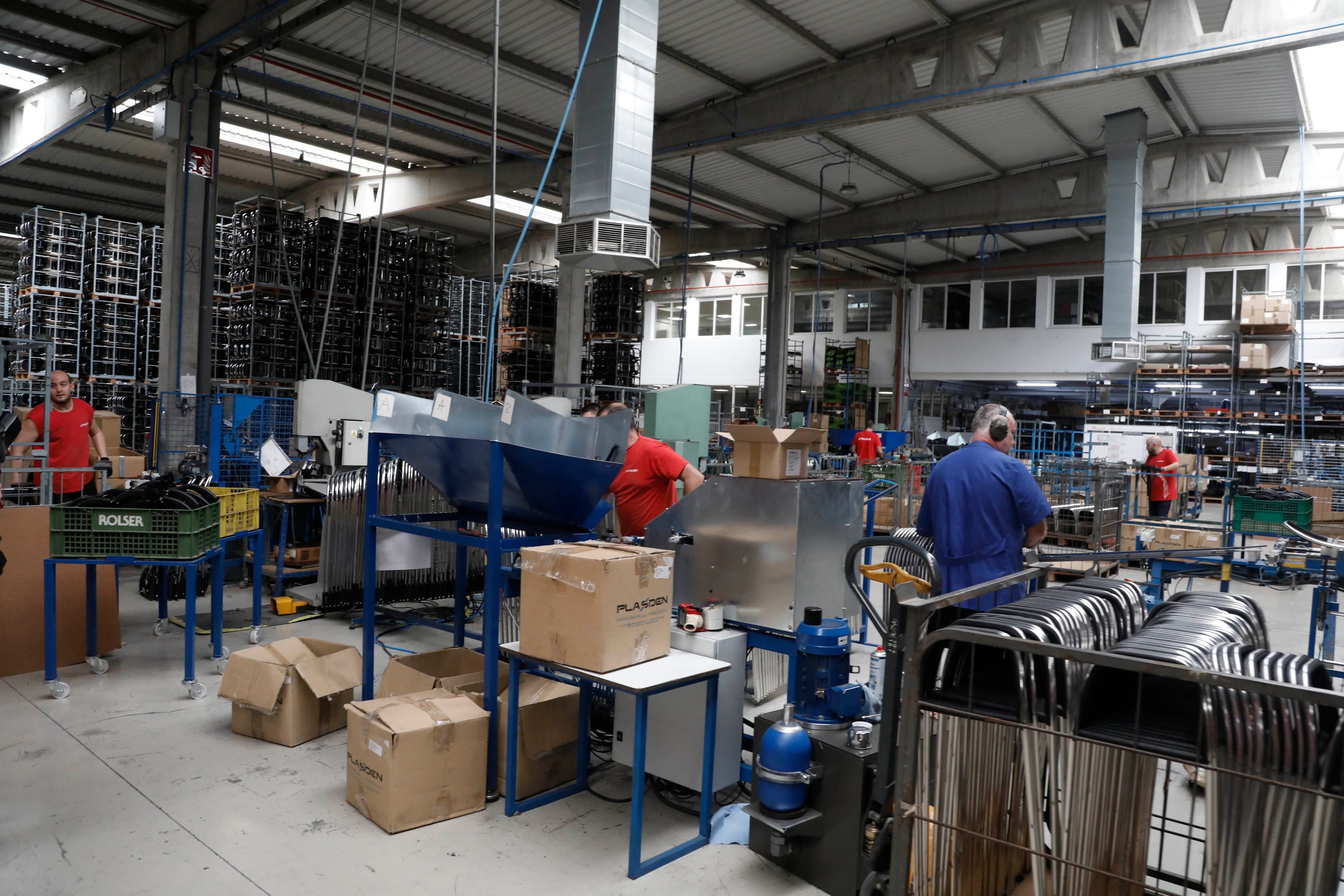 La nueva colección de carros de la compra de Rolser diseñados por Agatha Ruiz de la Prada, en imágenes