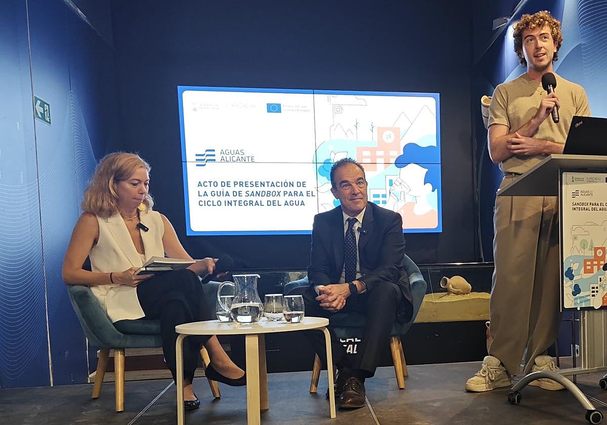 Mesa diálogo de la presentación en el Museo de Aguas de Alicante.