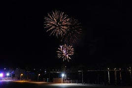 El cielo de Alicante se ilumina por el 9 d'Octubre