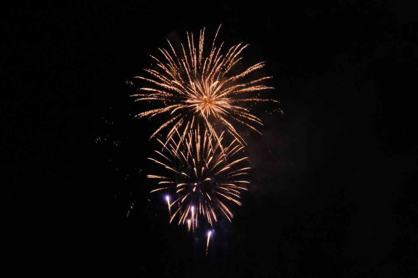 El cielo de Alicante se ilumina por el 9 d&#039;Octubre