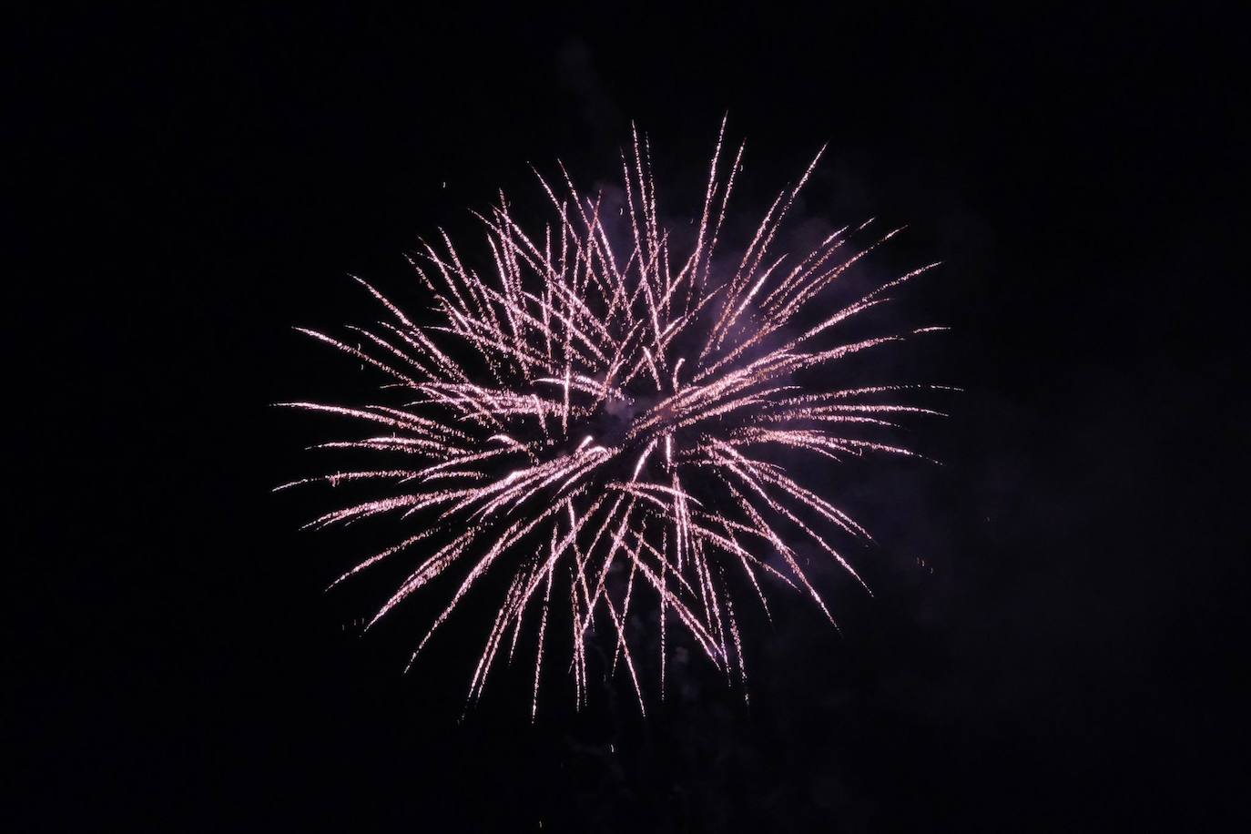 El cielo de Alicante se ilumina por el 9 d&#039;Octubre