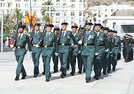 Una de las imágenes del desfile de la Guardia Civil en Alicante por el Día de la Hispanidad.