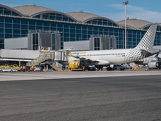 Exterior del aeropuerto de Alicante-Elche.