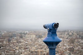 Cielo nublado sobre la ciudad de Alicante.
