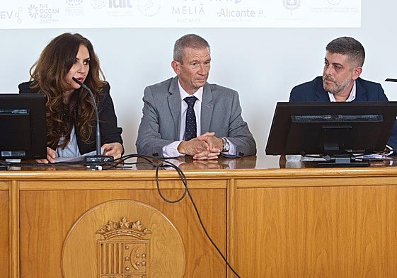 La concejal de Turismo, Ana Poquet, en la charla sobre el sector MICE en la Universidad.