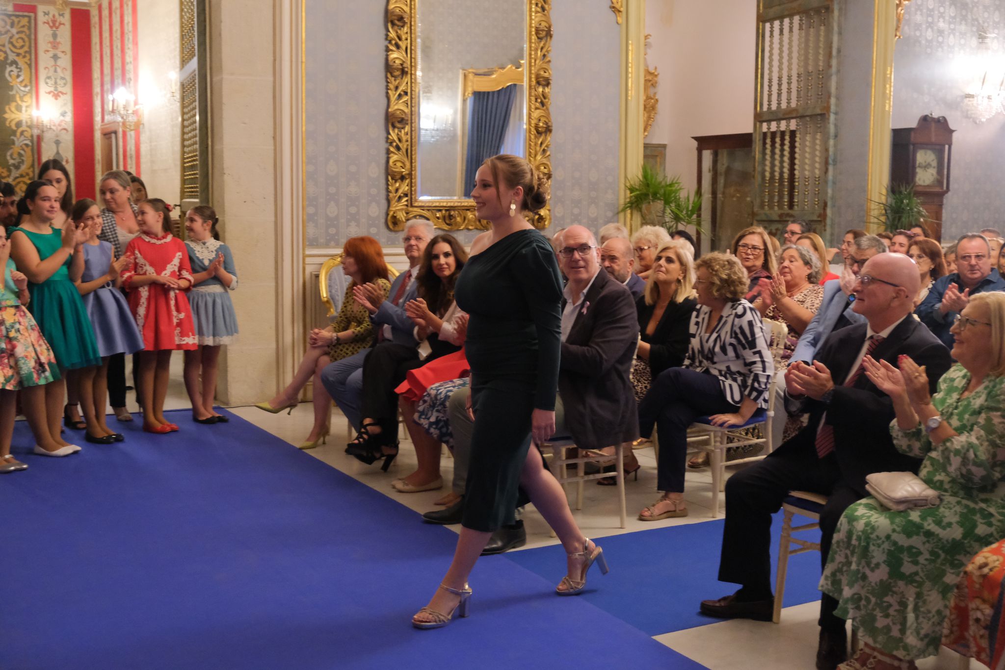 La recepción de las candidatas a reinas de la Fafba, en imágenes