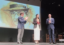 Natalia Gisbert Abad recoge el 'Premi Enric Valor de Novel·la en Valencià'.