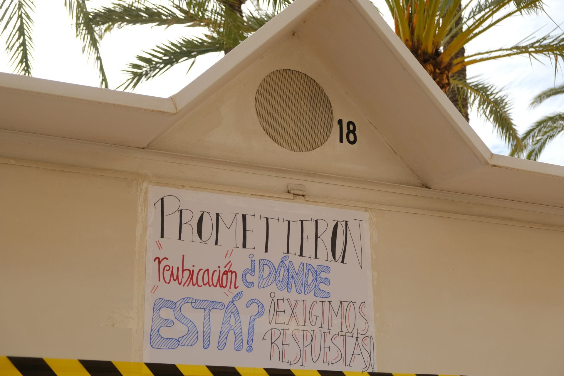 «Aquí yacen 45 años de mercado», los &#039;hippies&#039; de la Explanada firman su epitafio