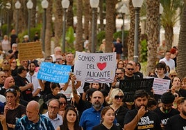 Manifestación de los 'hippies' de la Explanada.