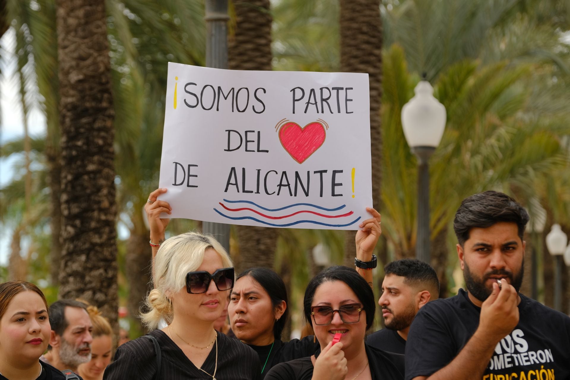 «Aquí yacen 45 años de mercado», los &#039;hippies&#039; de la Explanada firman su epitafio