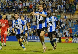 Oriol Soldevila celebra su decisivo gol al Antequera.