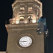 Alicante protege de urgencia las torres del Ayuntamiento y acelera para reparar la fachada