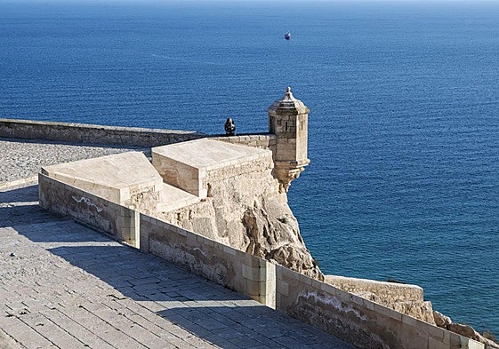 El Mediterráneo desde el castillo de Santa Bárbara.