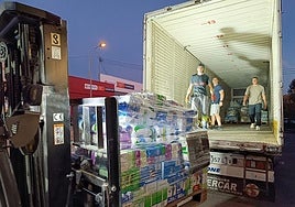 Camiones con material camino a Valencia.