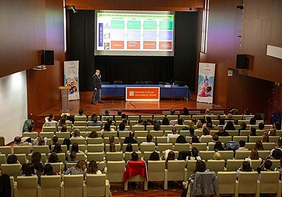 Imagen de las cuartas jornadas de discapacidad, organizadas por el Centro San Rafael y la UA.