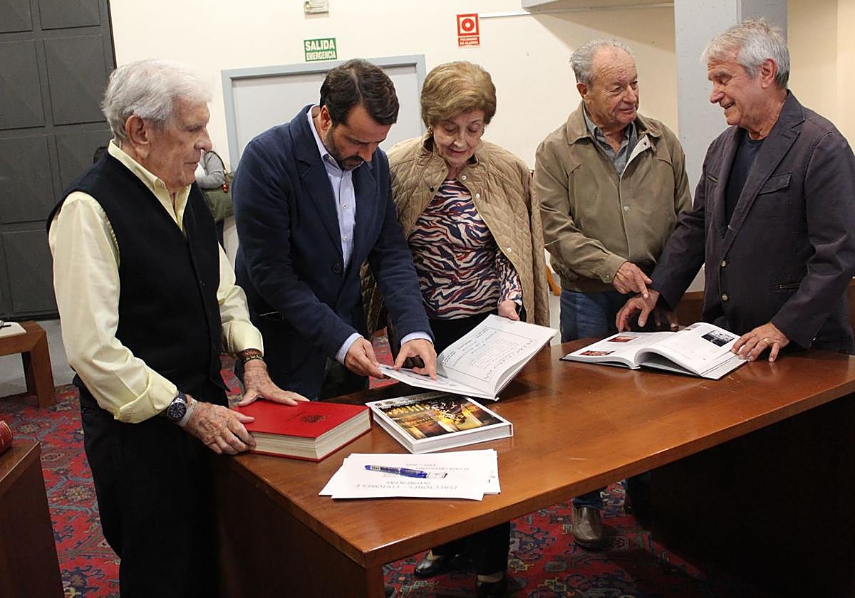 Integrantes de la Federación de Cofradías y Hermandades de Crevillent.