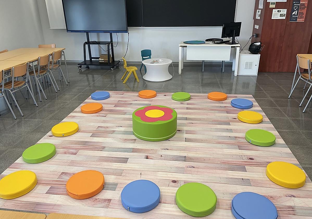 Imagen principal - Aulas que simulan entornos de educación infantil y primaria.