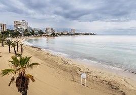Nubes sobre la playa de la Albufereta de Alicante.