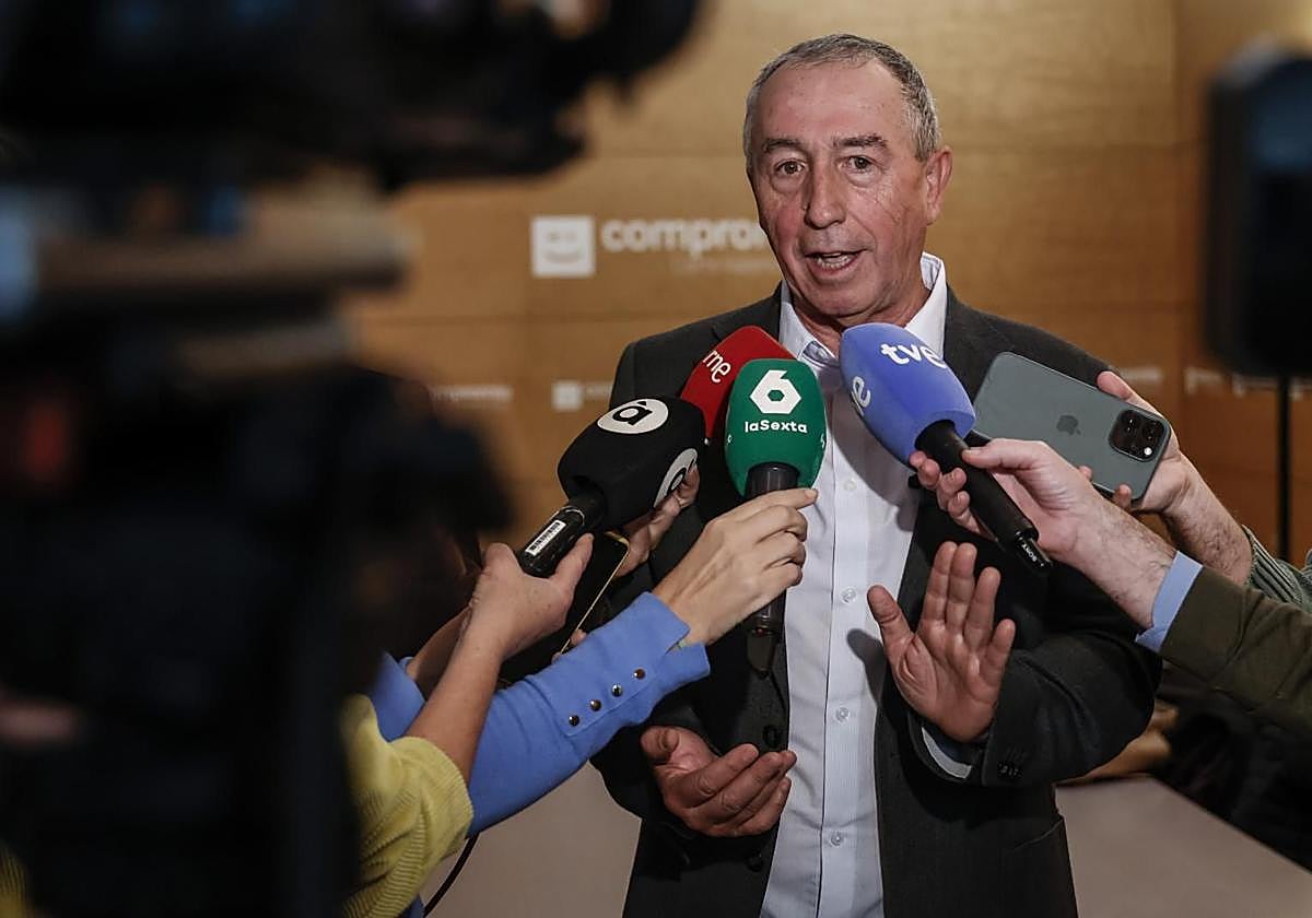 El síndic de Compromís, Joan Baldoví, ofrece una rueda de prensa en Les Corts.