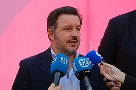 El alcalde Pablo Ruz en declaraciones a los medios.