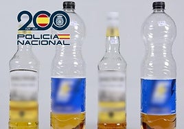Botellas intervenidas en la operación.