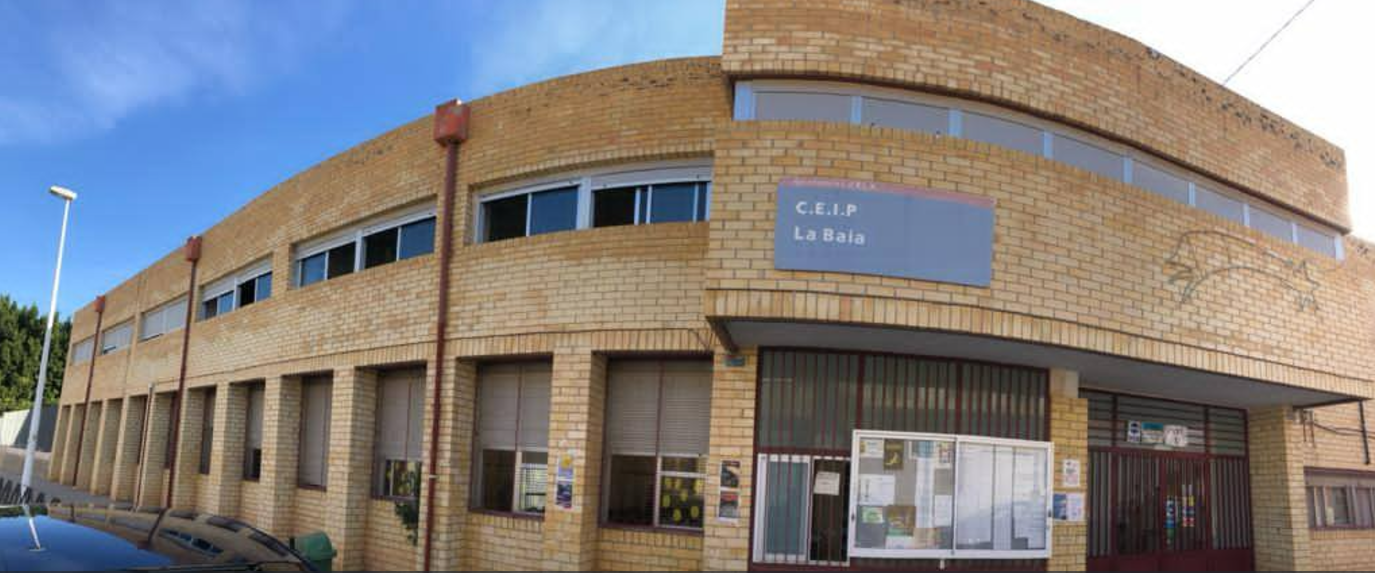 Fachada del CEIP La Baia.