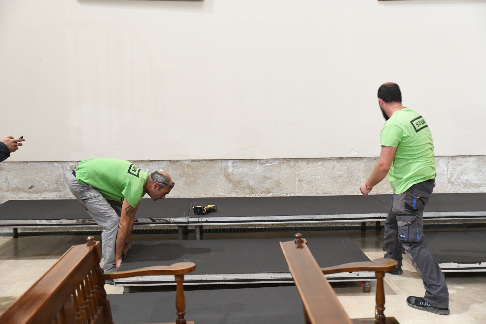 Últimos detalles para coronar a &#039;La Marinera&#039; de Alicante