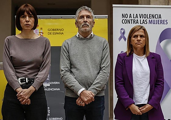 Diana Morant, Fernando Grande-Marlaska y Pilar Bernabé, este lunes en la Delegación del Gobierno en Valencia por el Día Interacional contra la Violencia de Género.