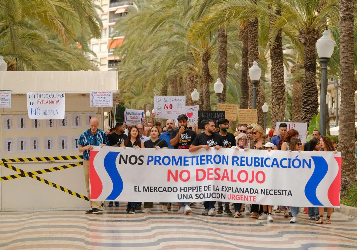 Gathering of the Explanada vendors.