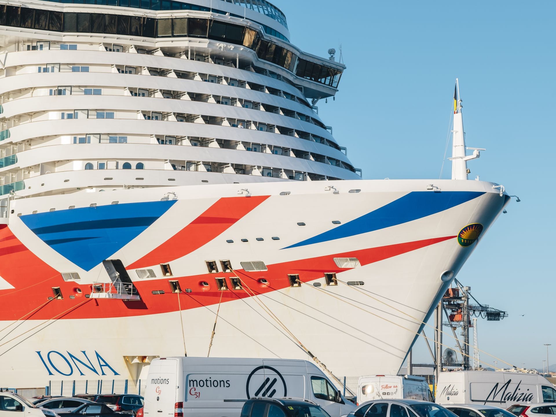 El primer crucero de diciembre llega al puerto de Alicante con 5.200 pasajeros: así es el Iona