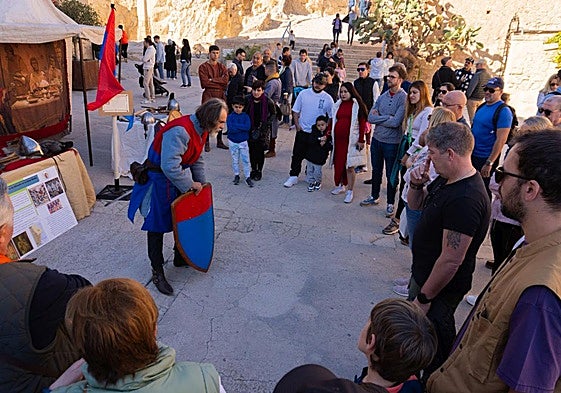 Recreación histórica en el castillo de Santa Bárbara.